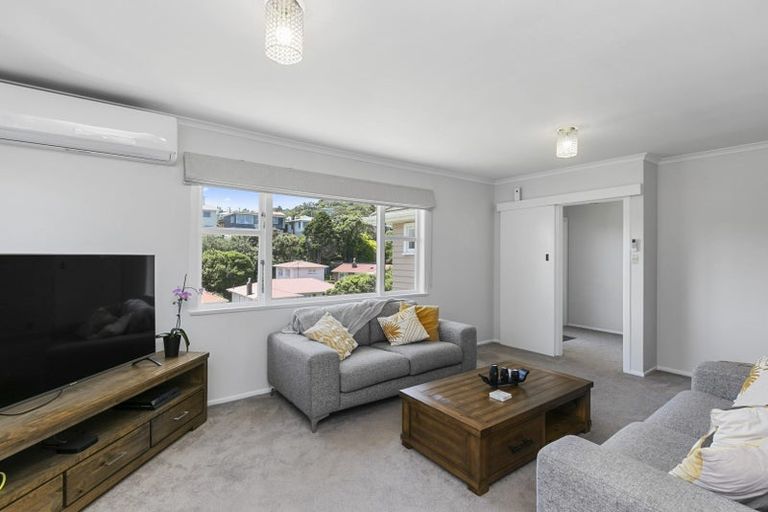 Photo of property in 95 Kenmore Street, Newlands, Wellington, 6037