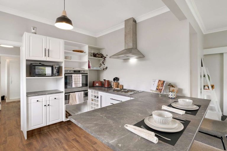 Photo of property in 64 Great North Road, Saint Johns Hill, Whanganui, 4500