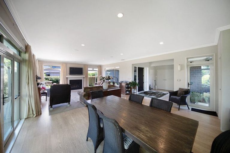 Photo of property in 14 Pescara Point, Karaka, Papakura, 2113