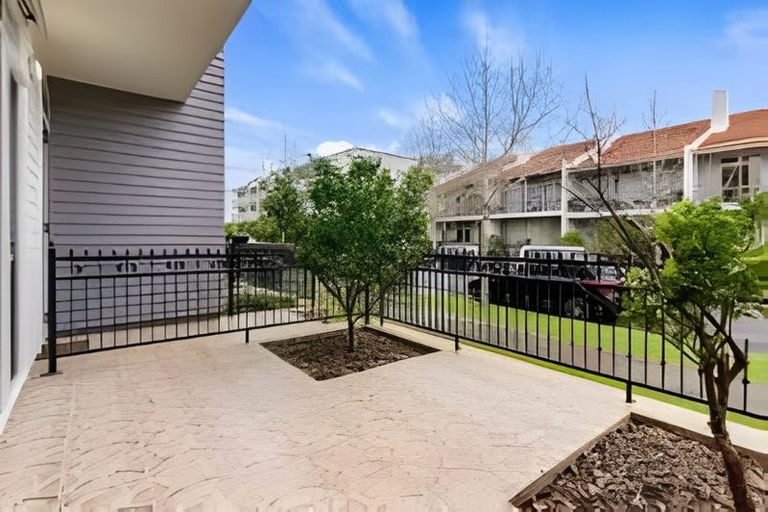 Photo of property in 4/44 Carlos Drive, Flat Bush, Auckland, 2016