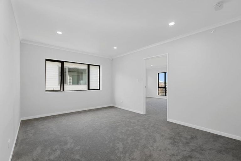 Photo of property in 104 Godfrey Drive, Orewa, 0931