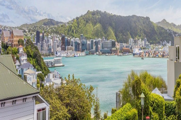 Photo of property in Alto Apartments, 2a/22 Telford Terrace, Oriental Bay, Wellington, 6011