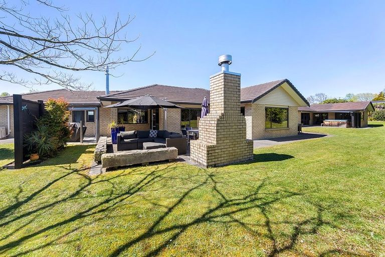 Photo of property in 52 School Road, Riverhead, 0820