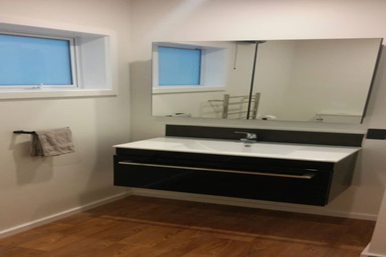 Photo of property in 104b Glanmire Road, Newlands, Wellington, 6037