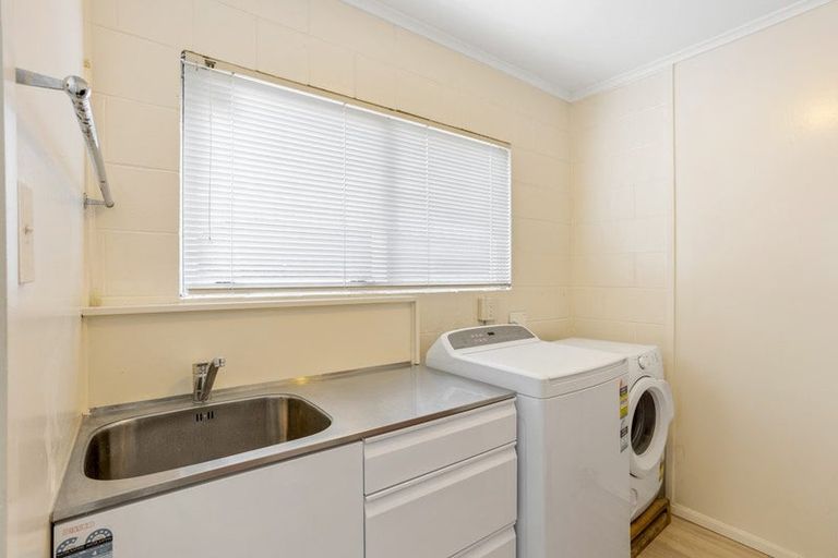 Photo of property in 15a Sarona Avenue, Glen Eden, Auckland, 0602