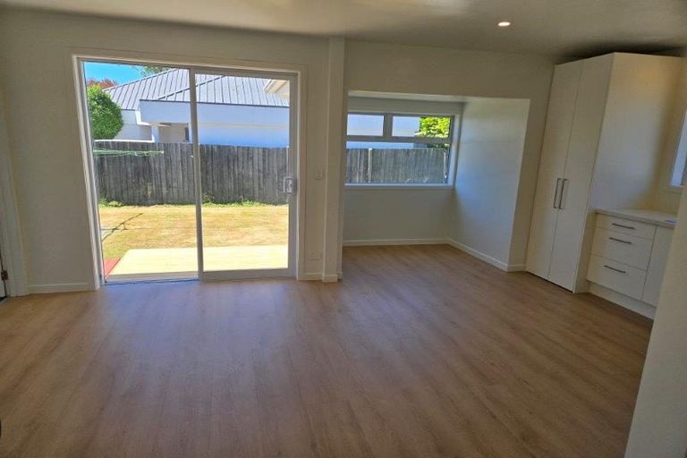 Photo of property in 102 Yaldhurst Road, Sockburn, Christchurch, 8042