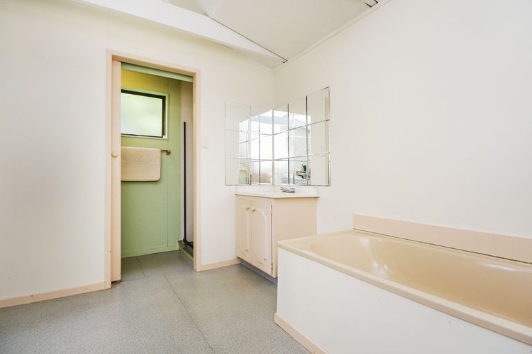 Photo of property in 29 Rimutaka Place, Titirangi, Auckland, 0604