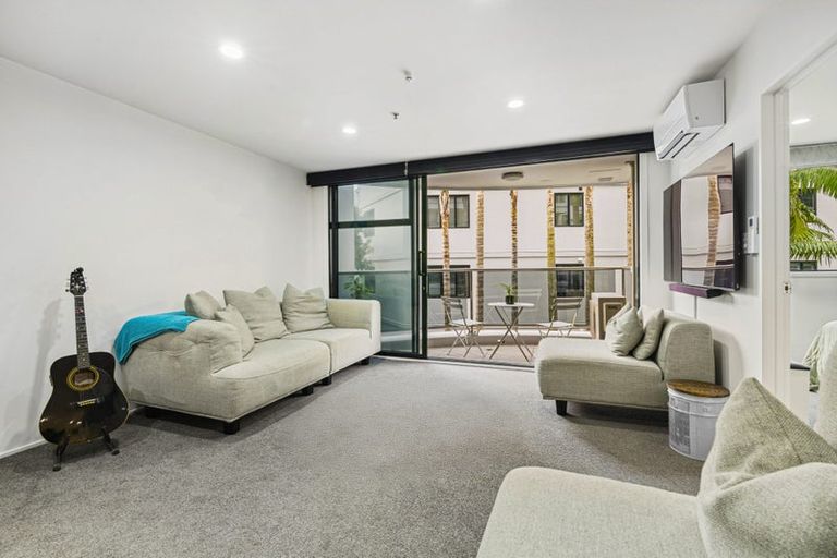 Photo of property in 1e/175 Hurstmere Road, Takapuna, Auckland, 0622