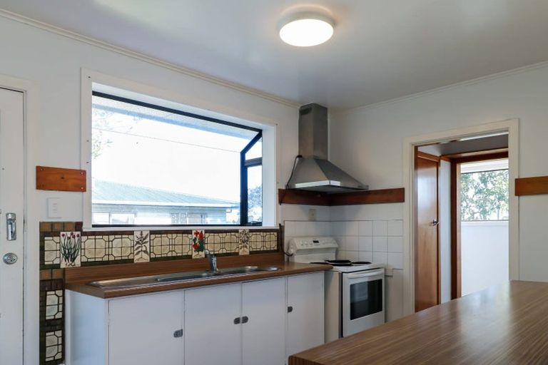 Photo of property in 60 Stewart Drive, Newlands, Wellington, 6037