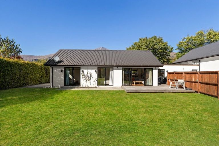 Photo of property in 13&13a Quarry Place, Lake Hayes, Queenstown, 9304