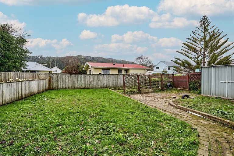 Photo of property in 24 Pearce Crescent, Taita, Lower Hutt, 5011
