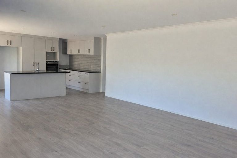 Photo of property in 28a San Priamo Place, Paraparaumu Beach, Paraparaumu, 5032