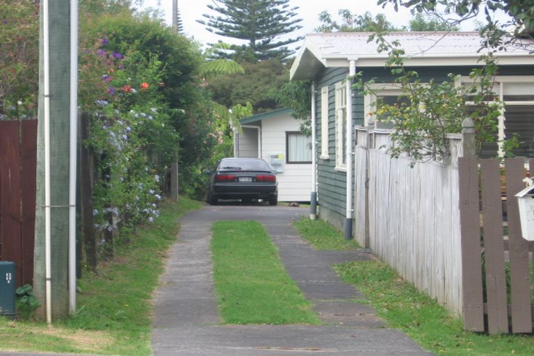 Photo of property in 2/26 Neal Avenue, Glenfield, Auckland, 0629
