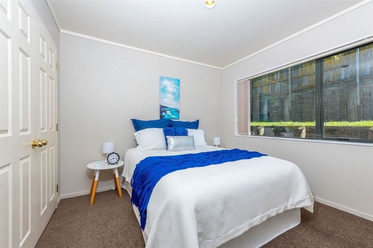 Photo of property in 30 Ginders Drive, Massey, Auckland, 0614