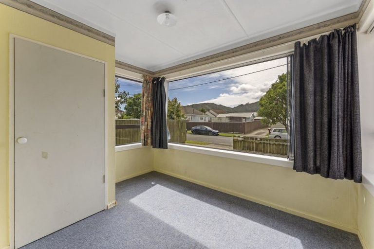 Photo of property in 2 Gibson Crescent, Naenae, Lower Hutt, 5011