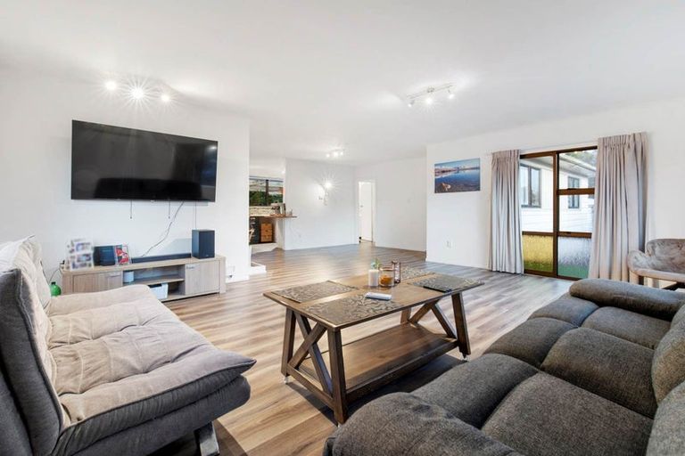 Photo of property in 24 Resolute Way, Papakura, 2110