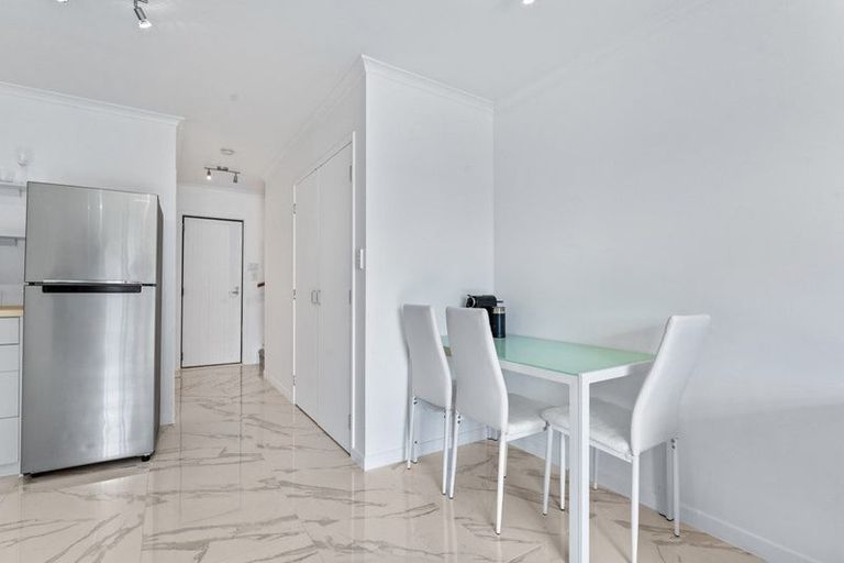 Photo of property in 1/8 Carolina Place, Albany, Auckland, 0632