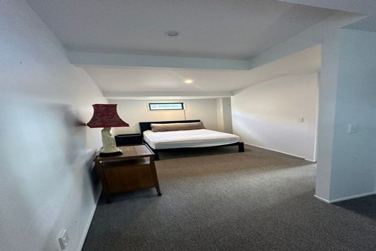 Photo of property in 1/204 Beach Haven Road, Beach Haven, Auckland, 0626
