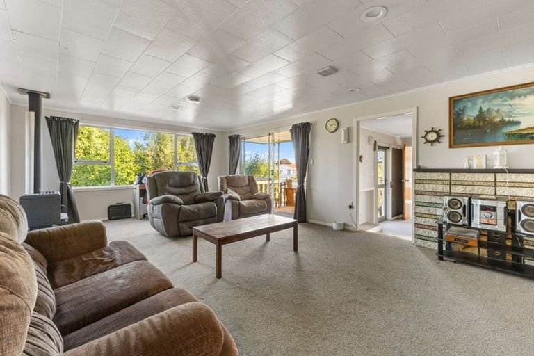 Photo of property in 19 Pukatea Street, Inglewood, 4330