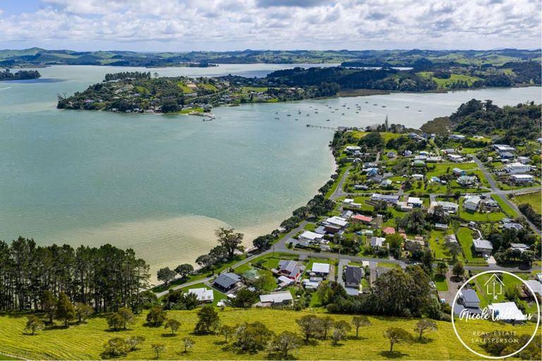 Photo of property in 9 Regent Street, Whakapirau, Maungaturoto, 0583