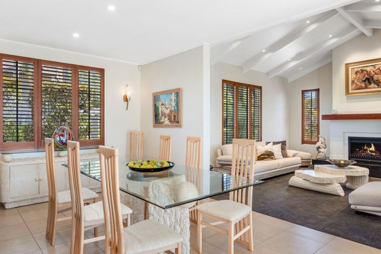 Photo of property in 2 Glenoaks Rise, Mellons Bay, Auckland, 2014