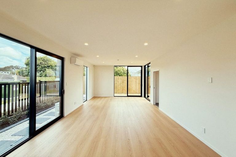 Photo of property in 4a Roberts Road, Matakatia, Whangaparaoa, 0930