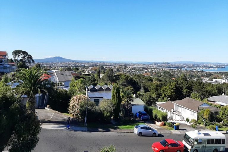 Photo of property in 5 Lydia Avenue, Northcote, Auckland, 0627