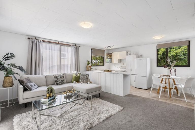 Photo of property in 39a Minaret Drive, Bucklands Beach, Auckland, 2014