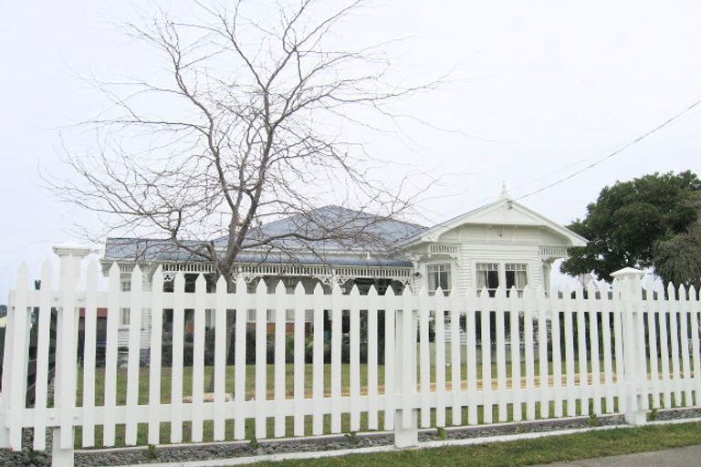 Photo of property in 74 Avondale Road, Taradale, Napier, 4112