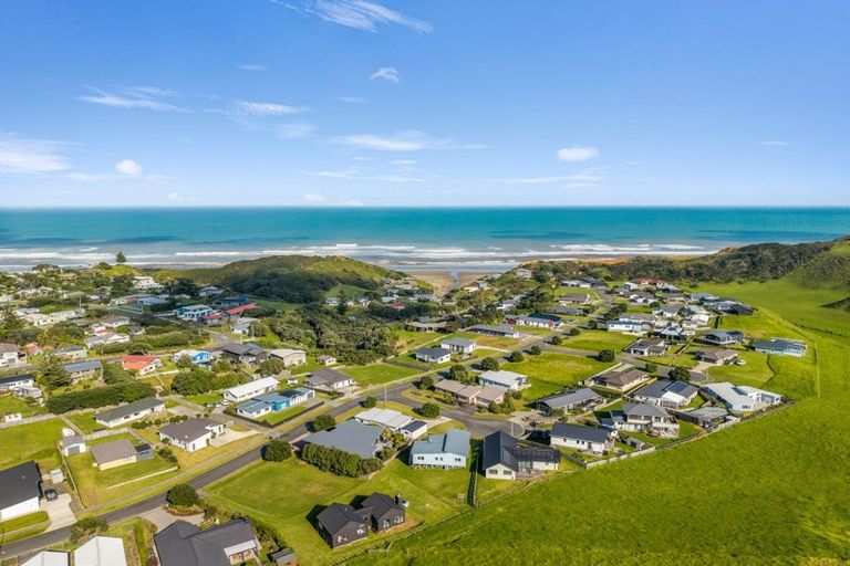 Photo of property in 4 Tua Tua Place, Baylys Beach, 0377