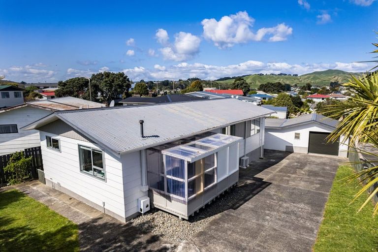 Photo of property in 3 Toporoa View, Ascot Park, Porirua, 5024