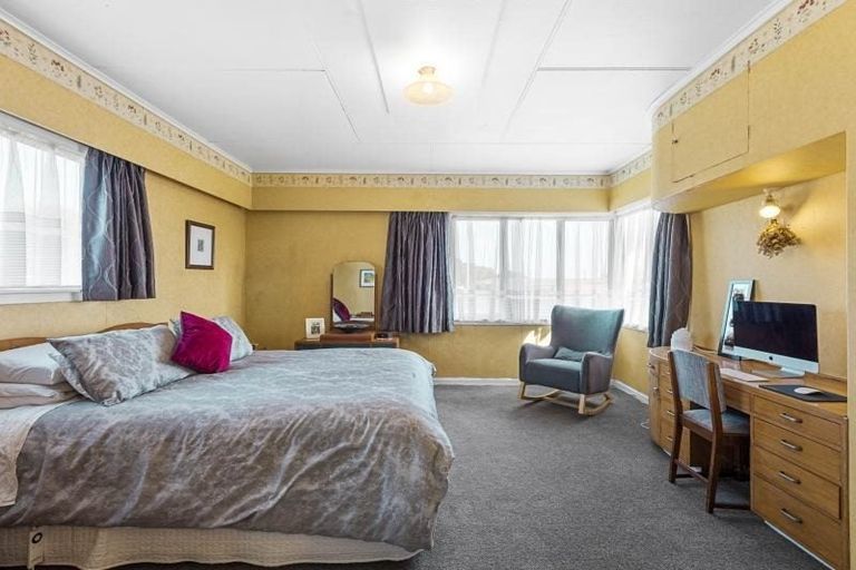 Photo of property in 15 Tasman Street, Opunake, 4616