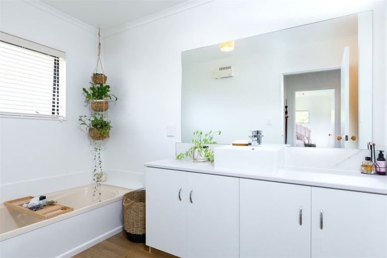 Photo of property in 108 Moana View Road, Waikawa, Picton, 7220