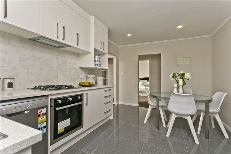 Photo of property in 24 Reid Road, New Lynn, Auckland, 0600