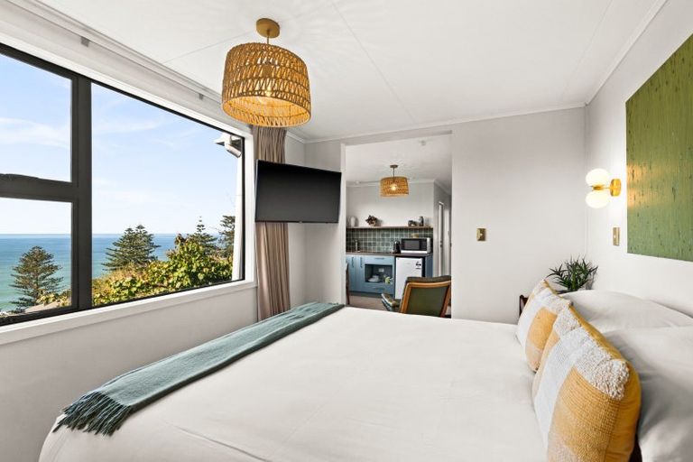 Photo of property in 18 Hukarere Road, Bluff Hill, Napier, 4110