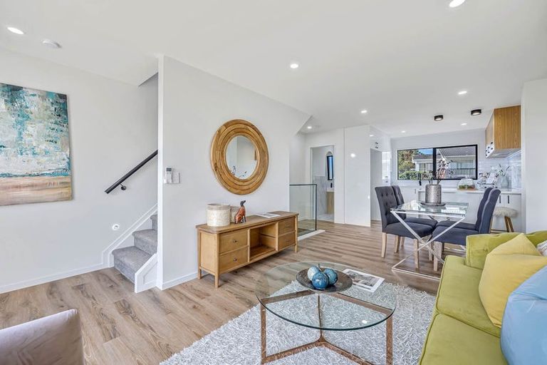 Photo of property in 27 Carole Crescent, Pakuranga, Auckland, 2010