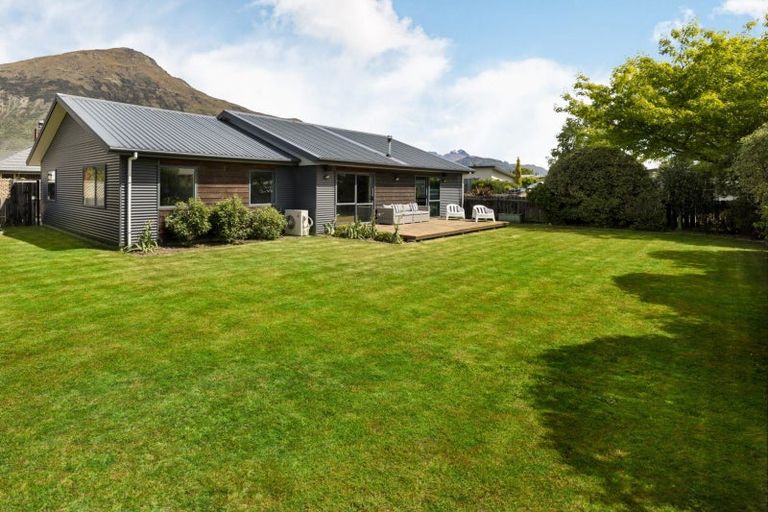 Photo of property in 19 Haddow's Place, Lake Hayes, Queenstown, 9304