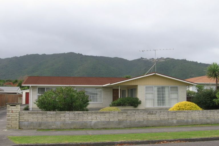 Photo of property in 11 Matai Street, Waikanae, 5036