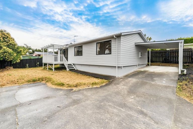 Photo of property in 2/11 Brookfield Road, Te Atatu Peninsula, Auckland, 0610