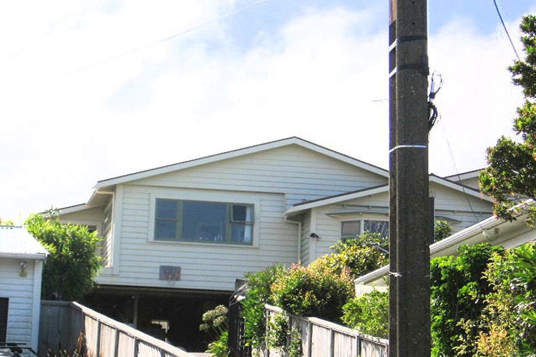 Photo of property in 27 Lucknow Terrace, Khandallah, Wellington, 6035