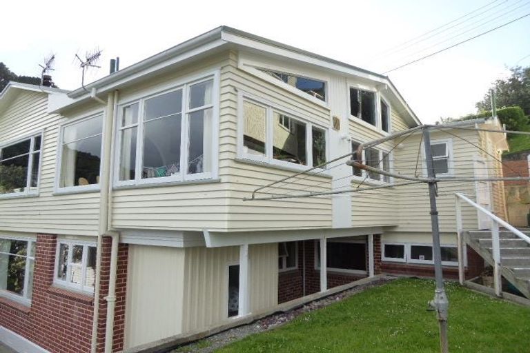 Photo of property in 34 Hungerford Road, Lyall Bay, Wellington, 6022