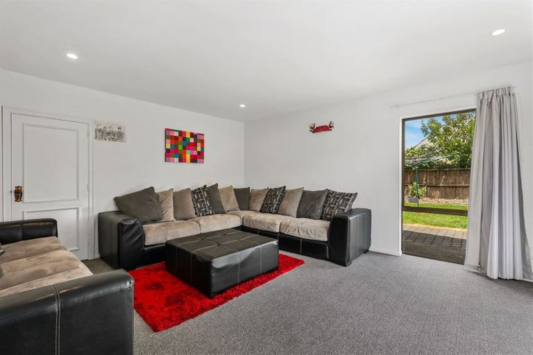 Photo of property in 15 Sawtell Place, Northcote, Christchurch, 8052