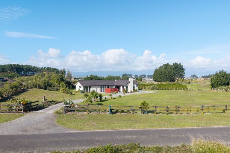 Photo of property in 66 Waitarere Rise Avenue, Waitarere, Levin, 5510