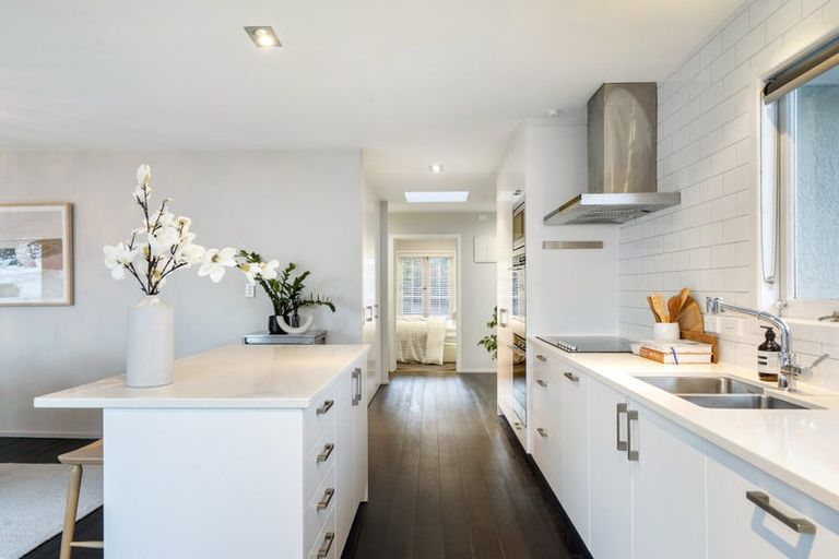 Photo of property in 2/81 Sylvan Avenue, Northcote, Auckland, 0627