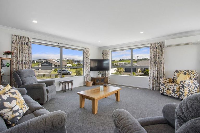 Photo of property in 1 Vantage Place, Omokoroa, 3114