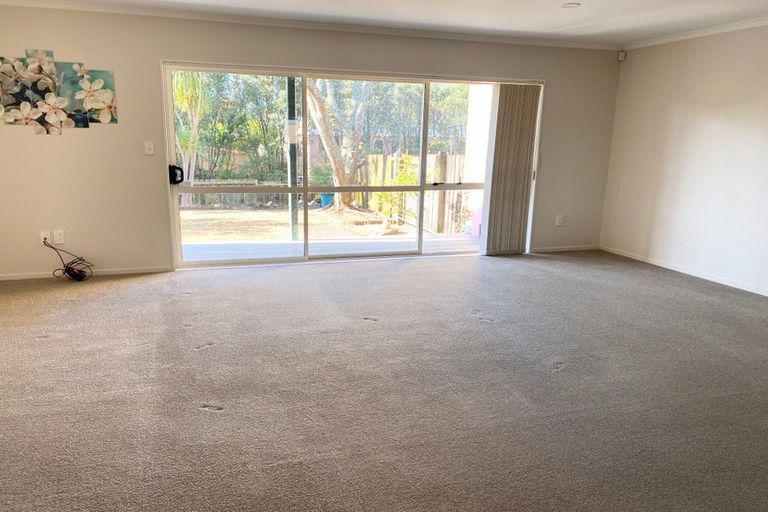 Photo of property in 2/27 Lucienne Drive, Ranui, Auckland, 0612