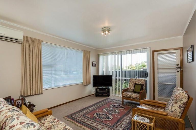 Photo of property in 1/3 Taikata Road, Te Atatu Peninsula, Auckland, 0610