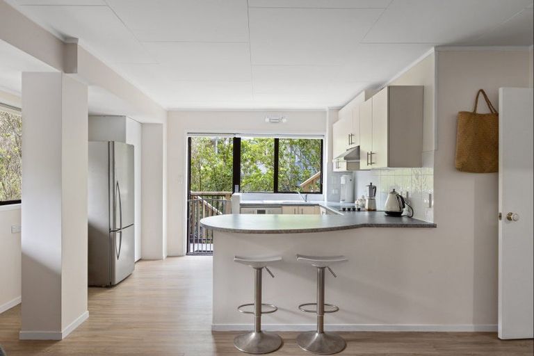Photo of property in 33 Homewood Place, Chatswood, Auckland, 0626
