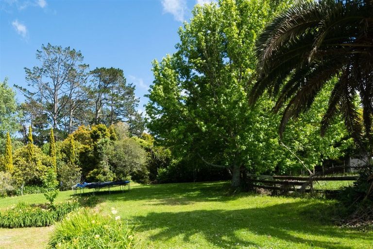 Photo of property in 87 Tawa Road, Kumeu, 0891