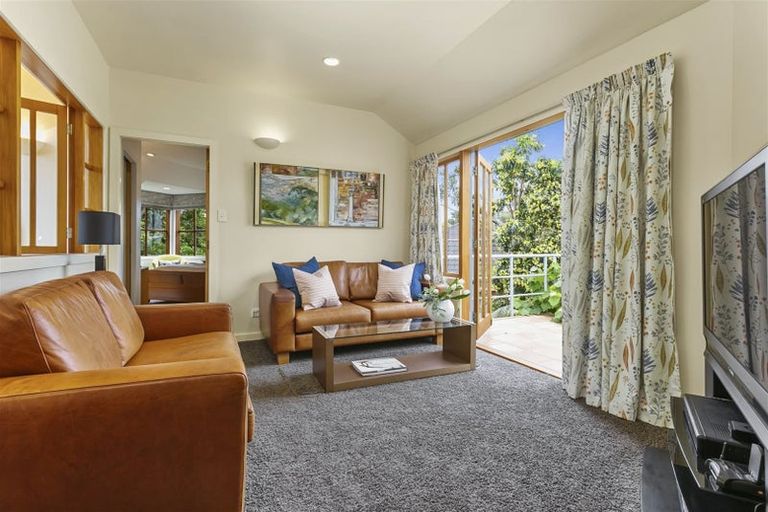 Photo of property in 1/15 Sylvan Park Avenue, Milford, Auckland, 0620